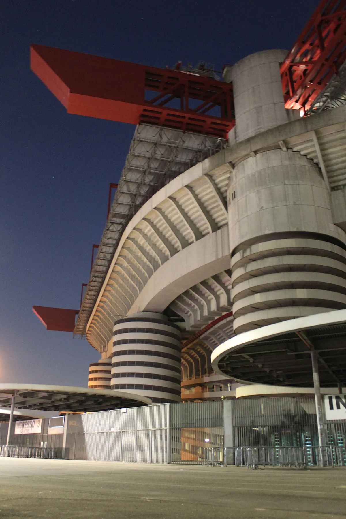 San Siro spiral access ramp and red roof girders on a Milan stadium tour
